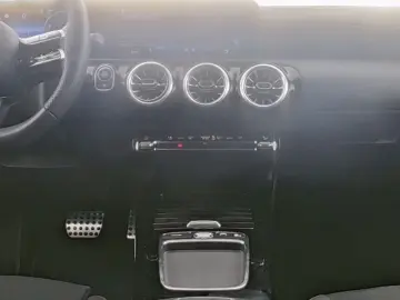 MERCEDES-BENZ CLA 180 AMG Night MBUX LED PTS Kamera …
