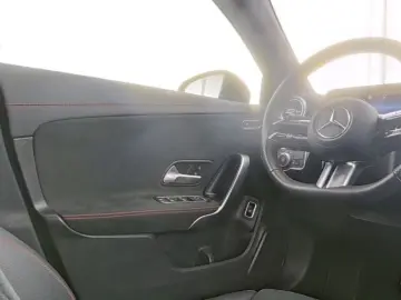 MERCEDES-BENZ CLA 180 AMG Night MBUX LED PTS Kamera …