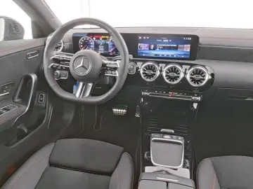 MERCEDES-BENZ CLA 180 Coupé AMG Line ADVANCED PLUS N…