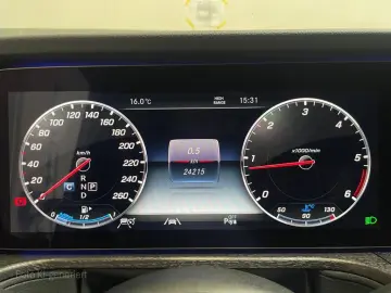 MERCEDES-BENZ G 400 d NIGHT STANDHZ COMAND DISTRONIC…