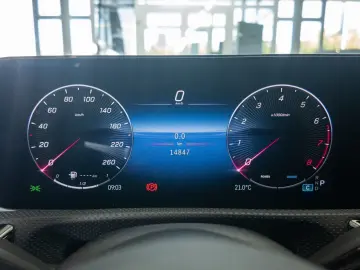 MERCEDES-BENZ CLA 200 AMG Prem 19 Night LED Kam Keyl…