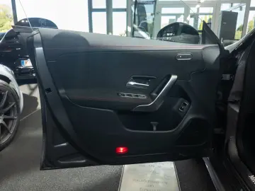 MERCEDES-BENZ CLA 200 AMG Prem 19 Night LED Kam Keyl…