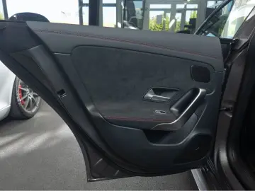 MERCEDES-BENZ CLA 200 AMG Prem 19 Night LED Kam Keyl…