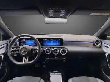MERCEDES-BENZ CLA 200 d AMG DynLicht NIGHT Alarm Spu…