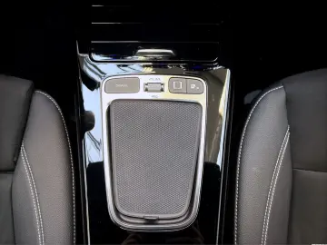 MERCEDES-BENZ CLA 200 d AMG DynLicht NIGHT Alarm Spu…