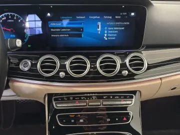 MERCEDES-BENZ E 300 e 4M AMG EX. BUSI RFK PUBLIC MBU…