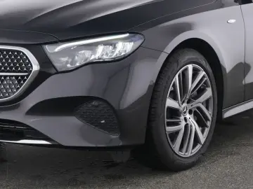 MERCEDES-BENZ E 300 e 4M Avantg-Adv Fahrassi Pano Su…