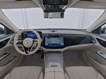 MERCEDES-BENZ E 300 e 4M Avantg-Adv Fahrassi Pano Su…