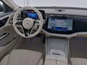 MERCEDES-BENZ E 300 e 4M Avantg-Adv Fahrassi Pano Su…