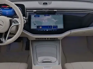 MERCEDES-BENZ E 300 e 4M Avantg-Adv Fahrassi Pano Su…