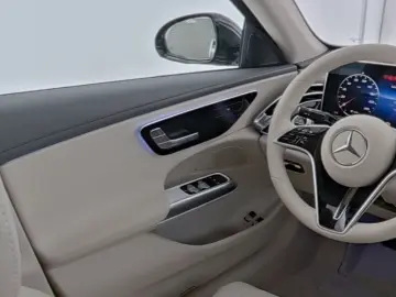 MERCEDES-BENZ E 300 e 4M Avantg-Adv Fahrassi Pano Su…