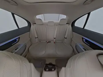 MERCEDES-BENZ E 300 e 4M Avantg-Adv Fahrassi Pano Su…