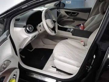 MERCEDES-BENZ EQS 450 4M AMG-LINE HYPESCREEN PANO SI…