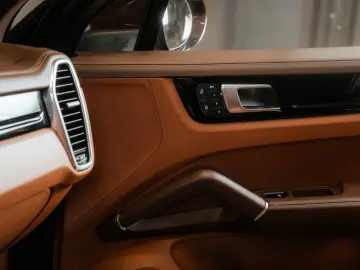 PORSCHE Cayenne E-Hybrid Platinum Edition