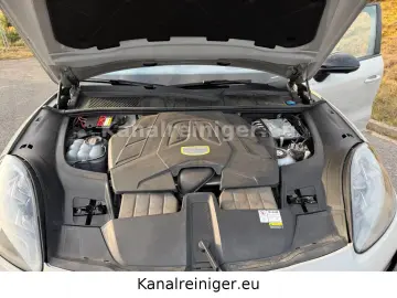 PORSCHE Panorama-Matrix-HeadUp-BOSE