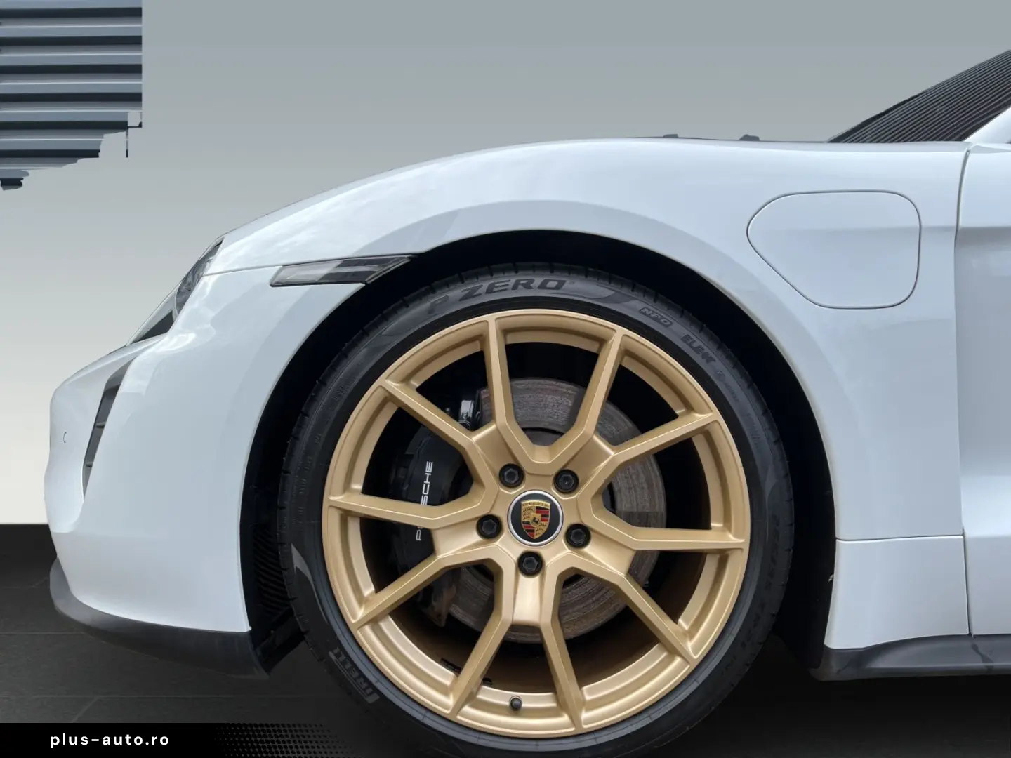 PORSCHE Taycan GTS Sport Turismo PDCC Privacy Servo