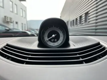 PORSCHE Taycan GTS Sport Turismo PDCC Privacy Servo
