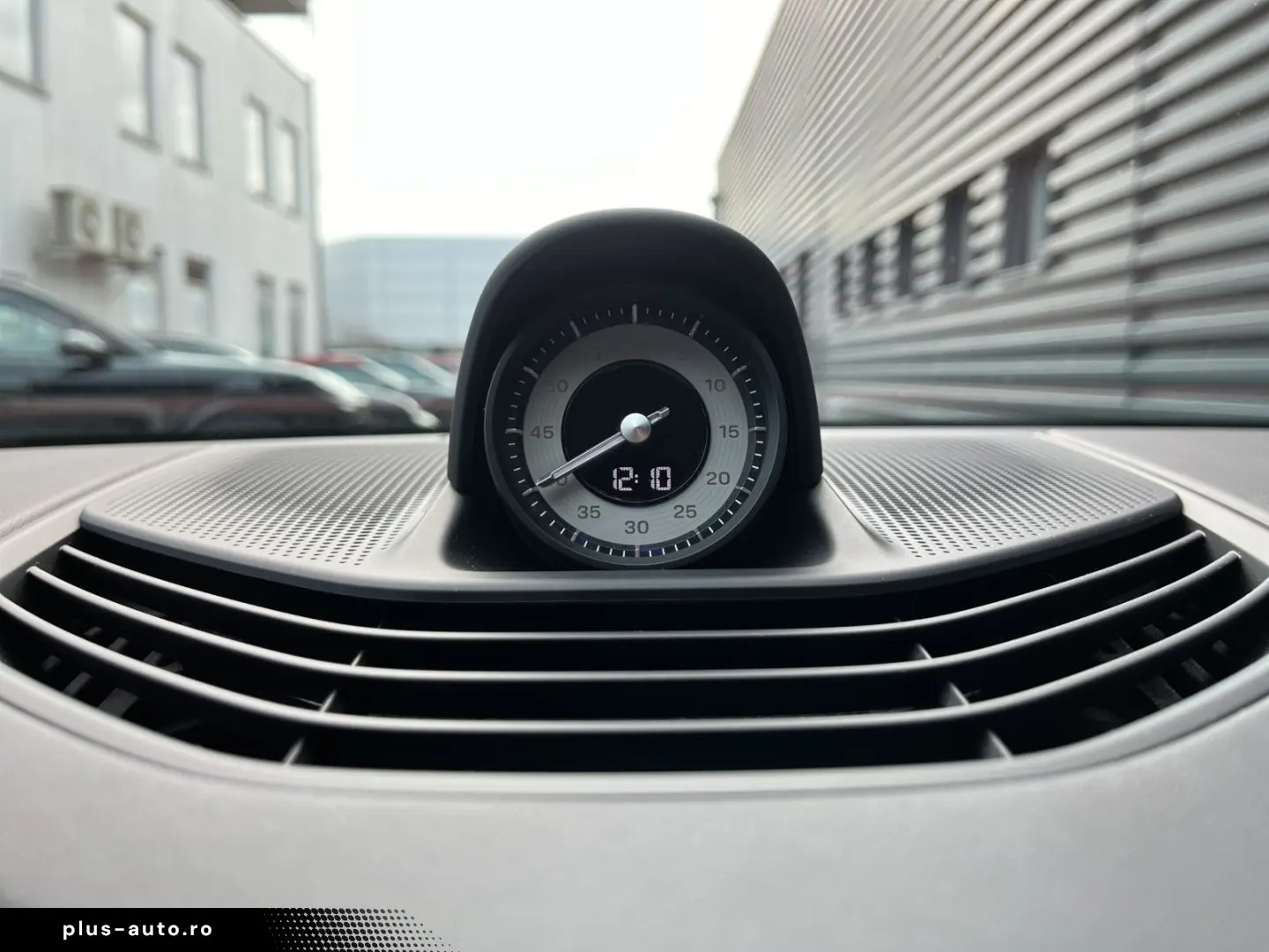 PORSCHE Taycan GTS Sport Turismo PDCC Privacy Servo