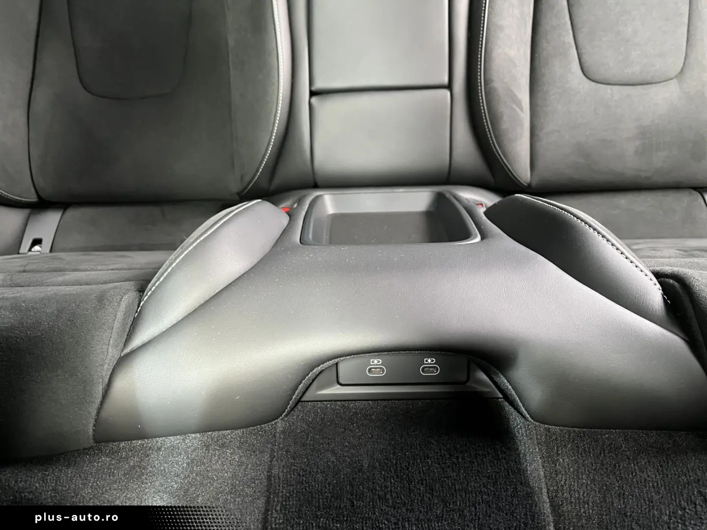 PORSCHE Taycan GTS Sport Turismo PDCC Privacy Servo