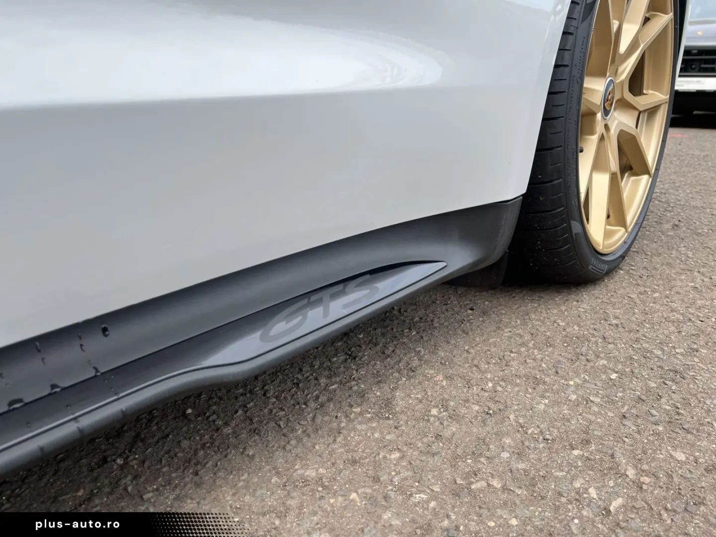 PORSCHE Taycan GTS Sport Turismo PDCC Privacy Servo