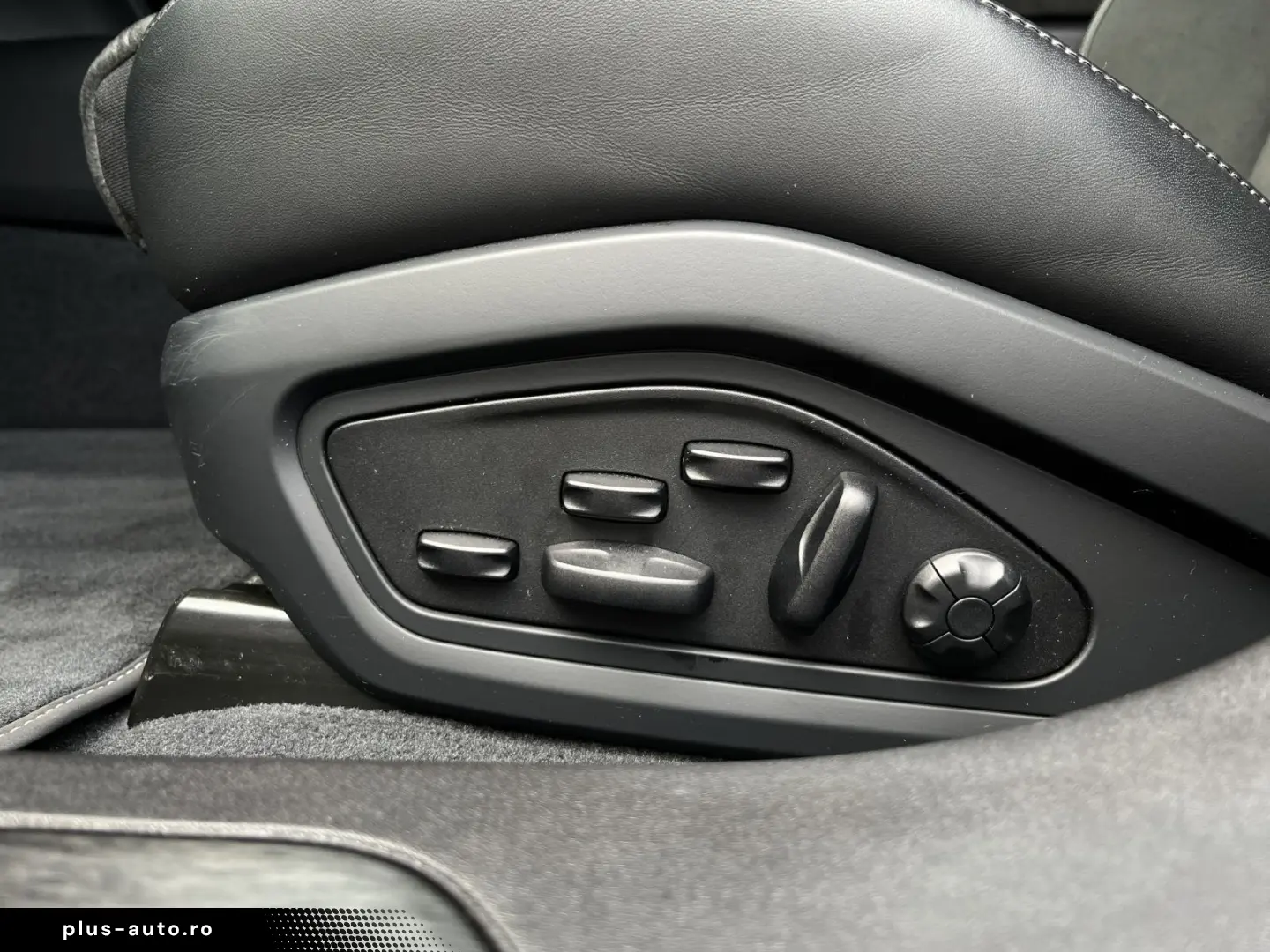PORSCHE Taycan GTS Sport Turismo PDCC Privacy Servo