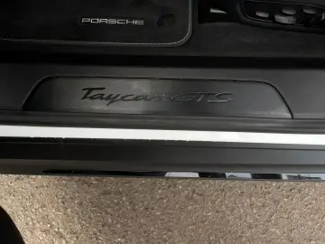 PORSCHE Taycan GTS Sport Turismo PDCC Privacy Servo