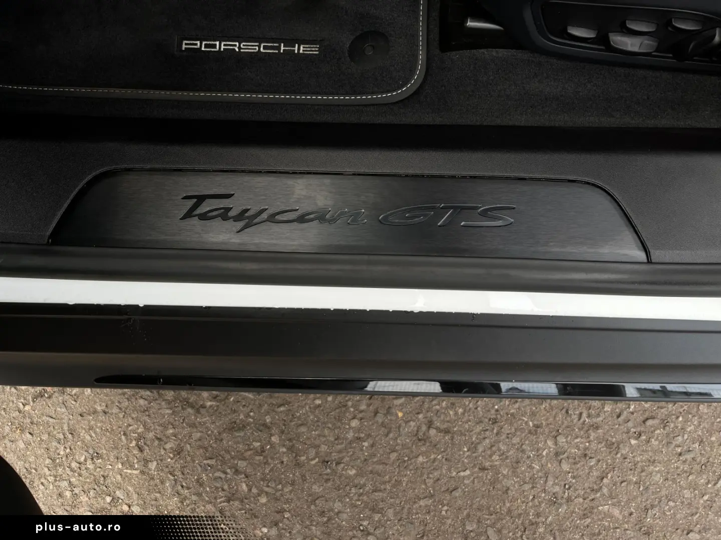 PORSCHE Taycan GTS Sport Turismo PDCC Privacy Servo