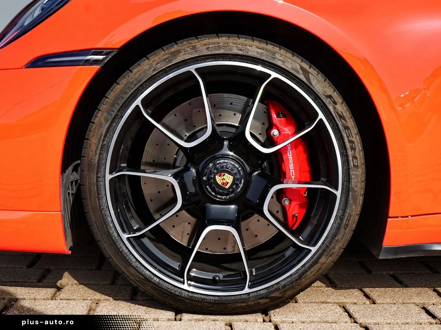 PORSCHE 911 992 Turbo Cabriolet lava Burmester Lift