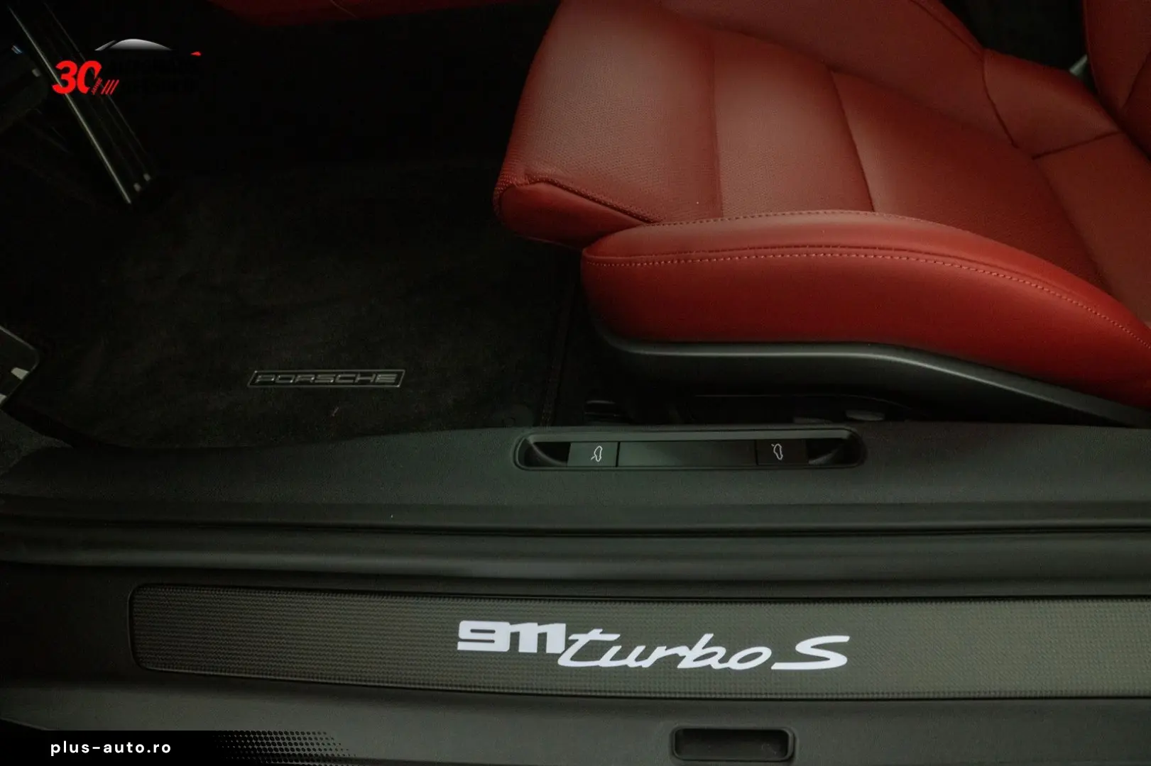PORSCHE 992 Turbo S Coupé Bi-Color Schwarz-Bordeauxrot
