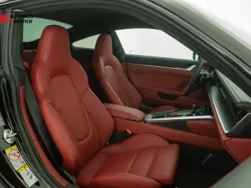 PORSCHE 992 Turbo S Coupé Bi-Color Schwarz-Bordeauxrot