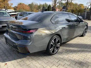 BMW 750 e xDrive M Sport