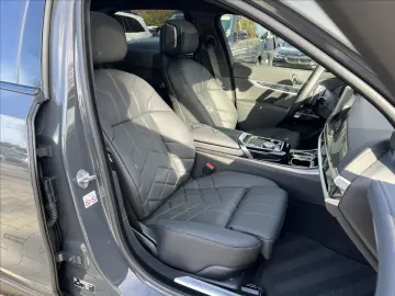 BMW 750 e xDrive M Sport