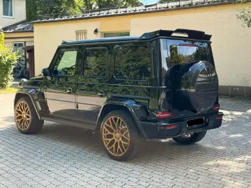 MERCEDES-BENZ G 700 BRABUS WIDESTAR GOLD EDITION