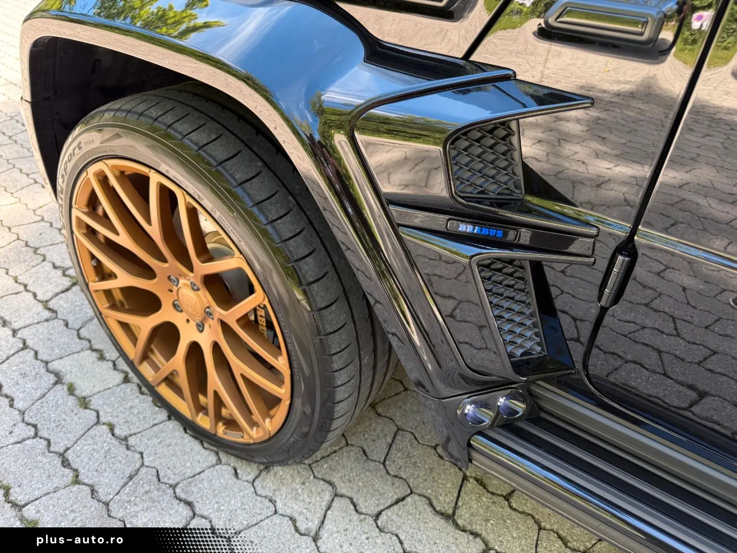 MERCEDES-BENZ G 700 BRABUS WIDESTAR GOLD EDITION