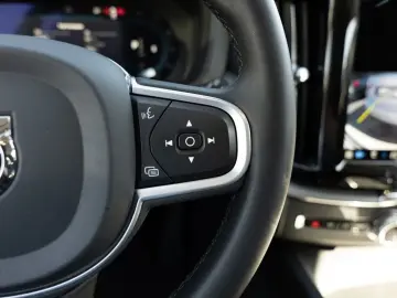 VOLVO XC60 B4 D AWD Momentum Pro