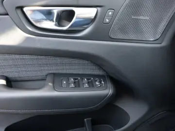 VOLVO XC60 B4 D AWD Momentum Pro