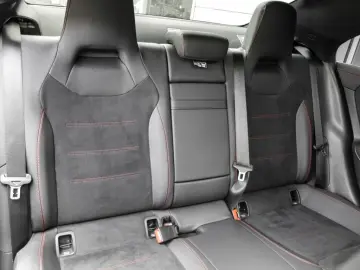 MERCEDES-BENZ CLA 180 Cp AMG-Sport Pano MBeam Distr 360 Keyl