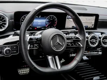 MERCEDES-BENZ CLA 180 Cp AMG-Sport Pano MBeam Distr 360 Keyl