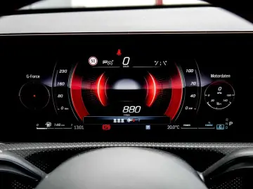MERCEDES-BENZ CLA 180 Cp AMG-Sport Pano MBeam Distr 360 Keyl