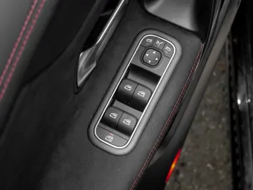 MERCEDES-BENZ CLA 180 Cp AMG-Sport Pano MBeam Distr 360 Keyl