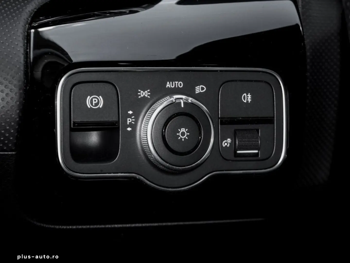 MERCEDES-BENZ CLA 180 Cp AMG-Sport Pano MBeam Distr 360 Keyl
