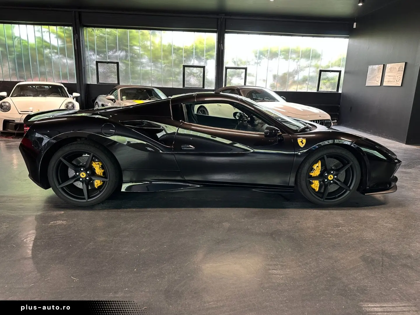 FERRARI F8 Spider Lift Passenger Display HiFi Carbon