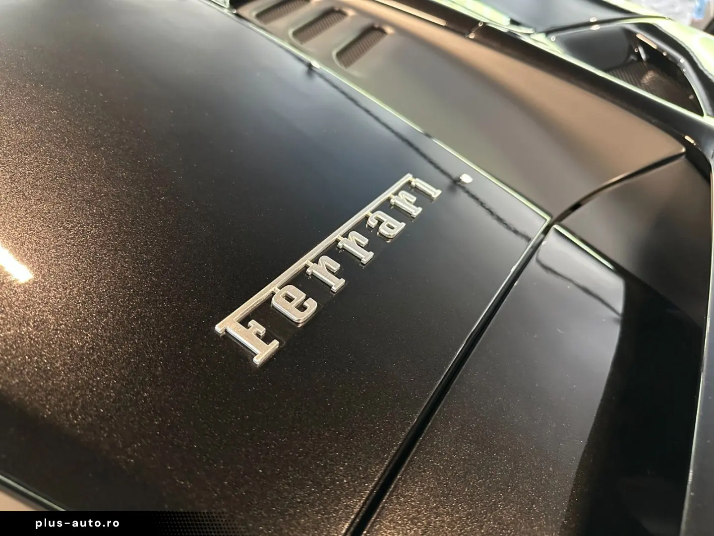 FERRARI F8 Spider Lift Passenger Display HiFi Carbon