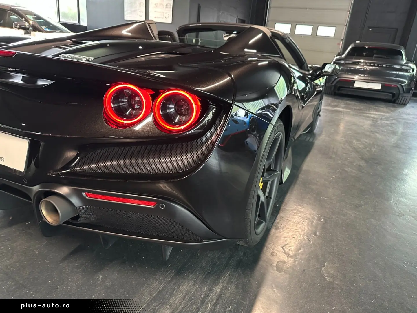FERRARI F8 Spider Lift Passenger Display HiFi Carbon