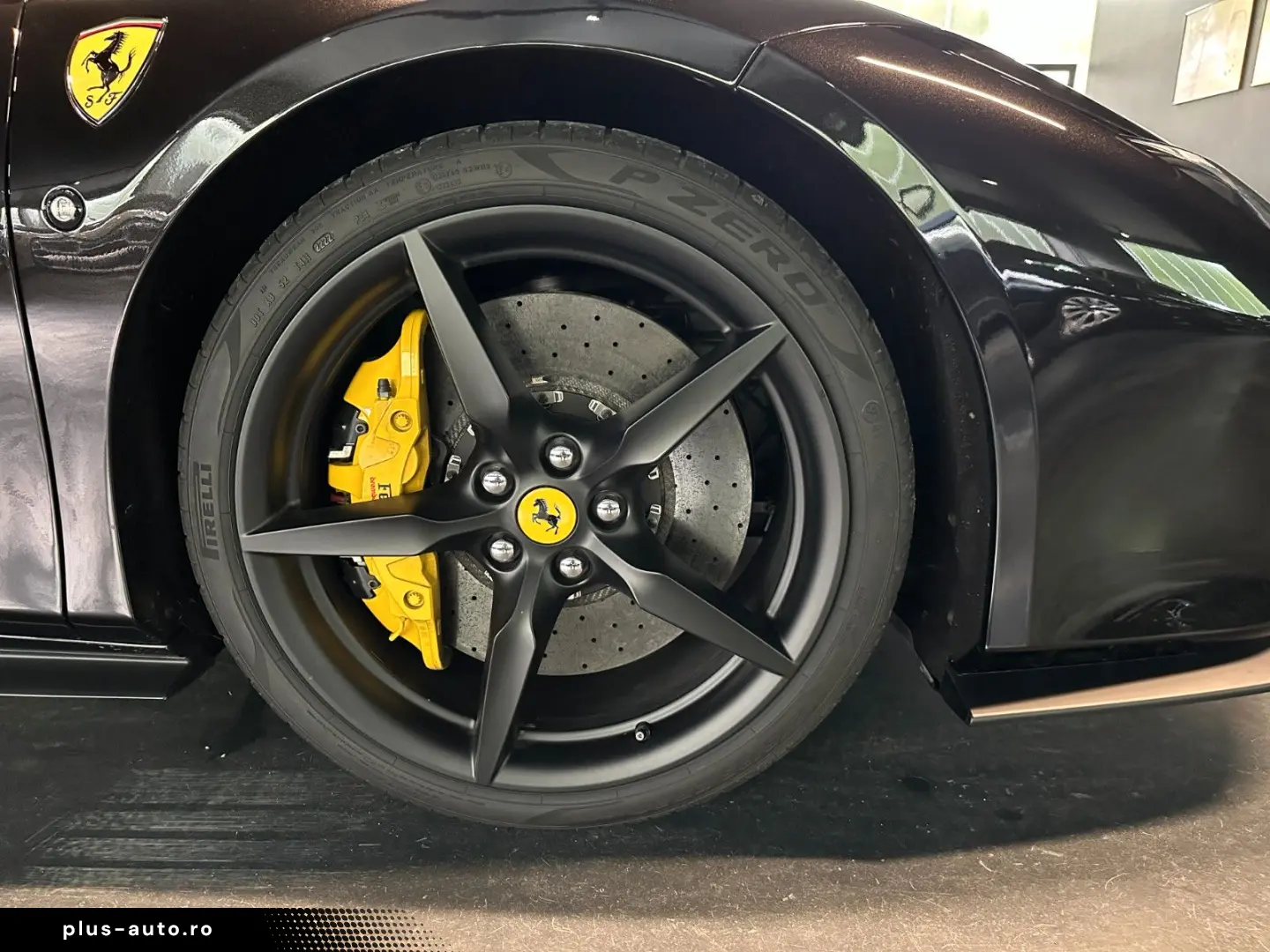 FERRARI F8 Spider Lift Passenger Display HiFi Carbon