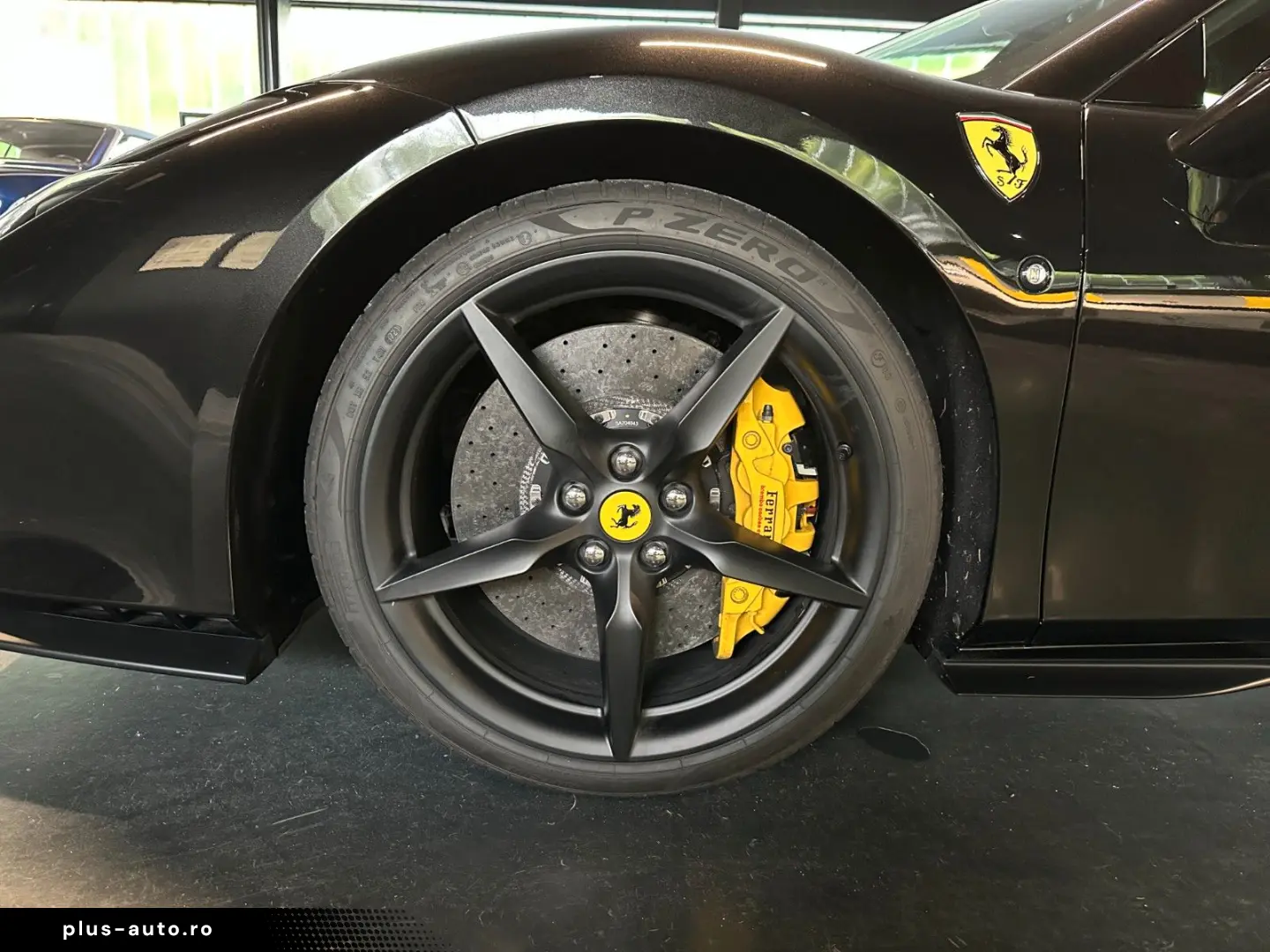FERRARI F8 Spider Lift Passenger Display HiFi Carbon