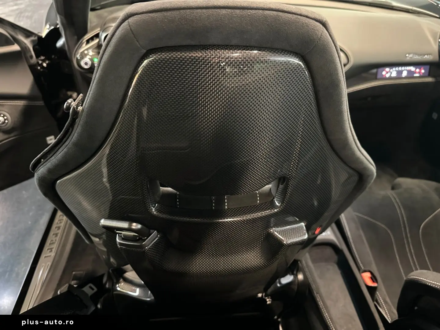 FERRARI F8 Spider Lift Passenger Display HiFi Carbon