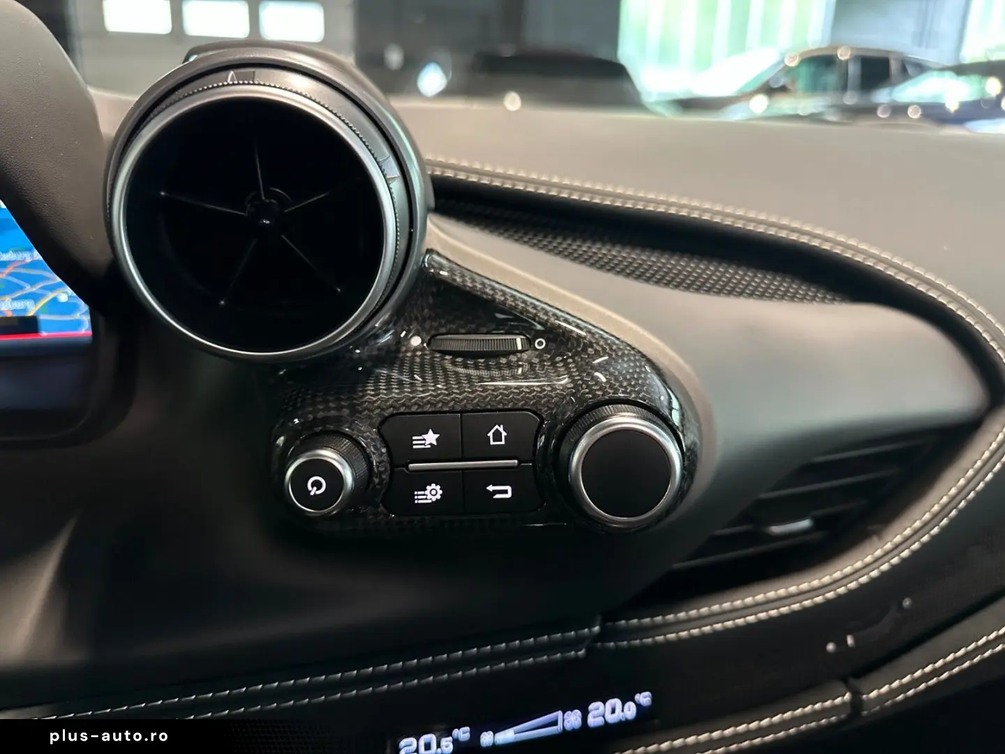 FERRARI F8 Spider Lift Passenger Display HiFi Carbon