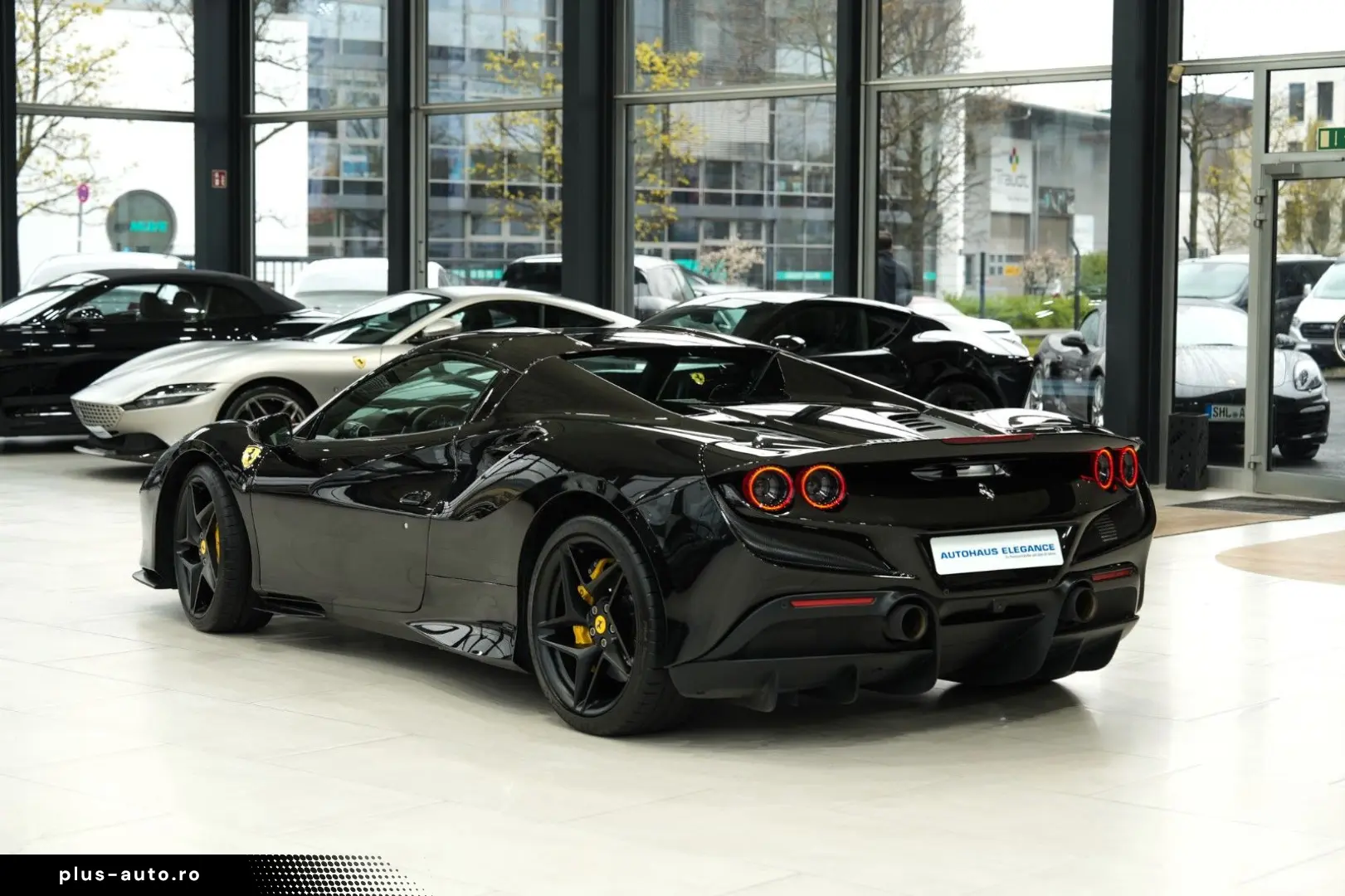 FERRARI F8 Spider RACING-SEATS LIFT PASSENGER-DISPLAY