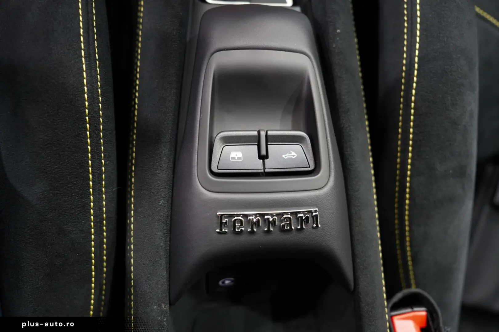 FERRARI F8 Spider RACING-SEATS LIFT PASSENGER-DISPLAY